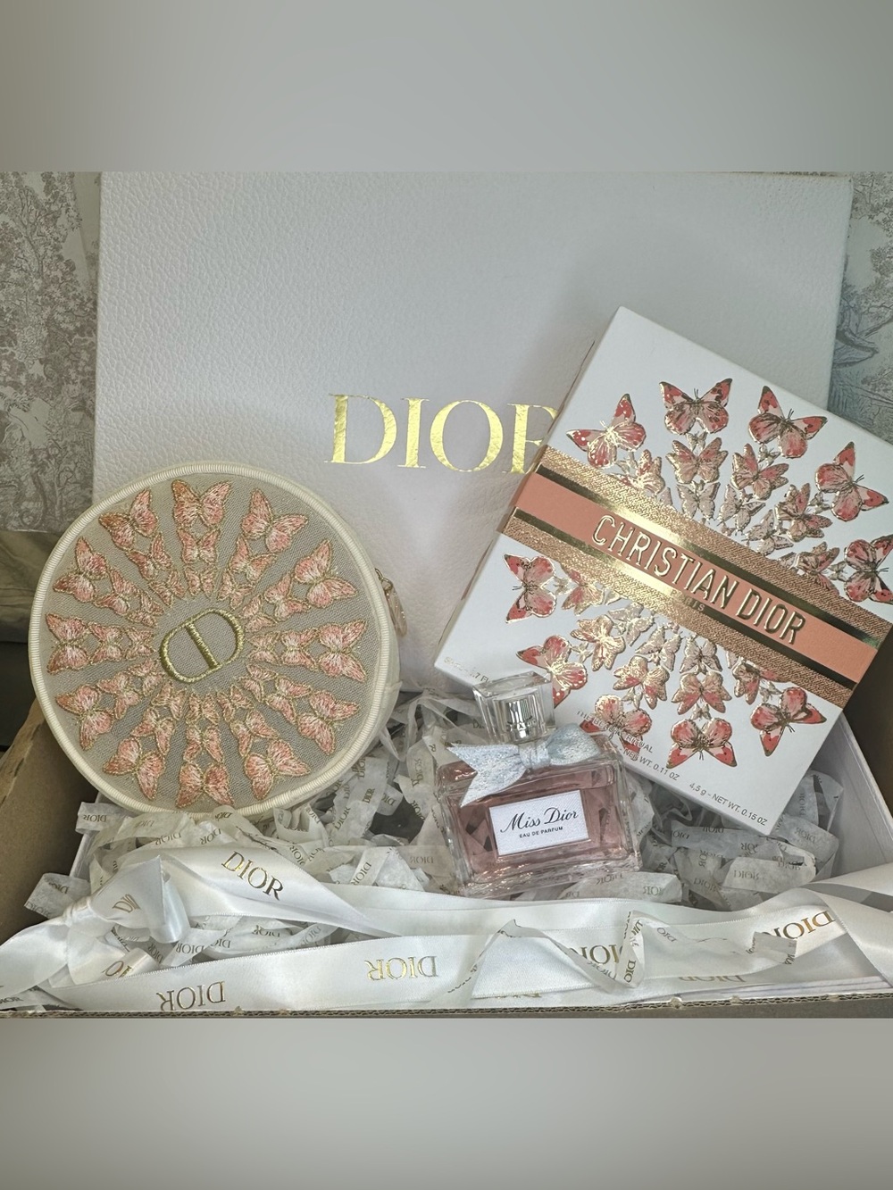 🩷Beautiful Embroidered Butterfly Round Cosmetic Pouch & Miss Dior 1.7oz🩷
